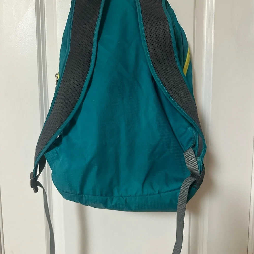 Sinotron 22L Lightweight Packable Hiking Backpack.
